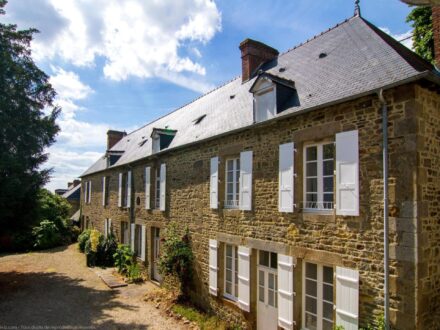 Hôtel à Combourg / Pour rayonner entre Saint-Malo, la Baie du Mont-Saint-Michel, Rennes et Dinan.