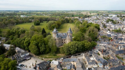 Photo aérienne de l'Hôtel du Château et du Château de Combourg